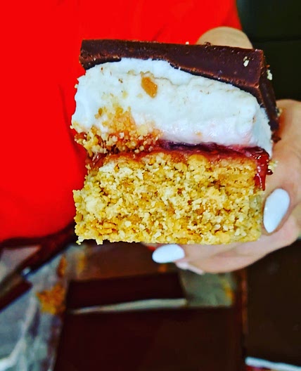 5 Ingredients NO BAKE wagon Wheel Slice