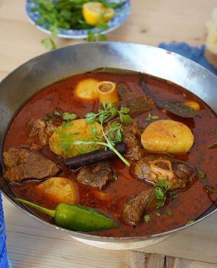 Aloo Gosht (Lamb and potato curry) 