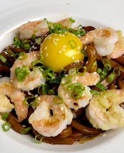 10-Minute Garlic Prawn Noodles
