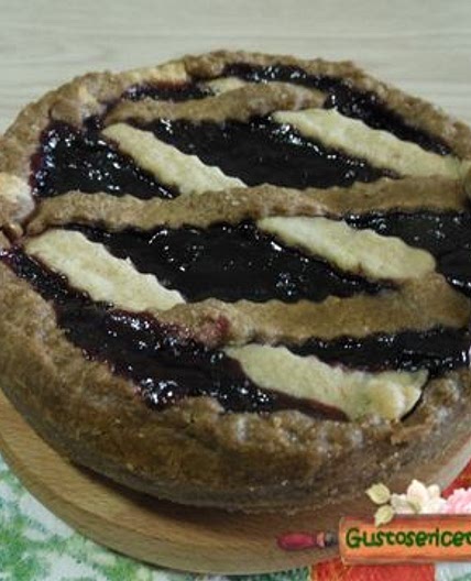 Crostata due strati con marmellata di uva fragola - Gustose ricette di cucina