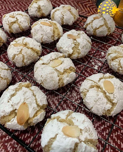 Vegan amaretti cookies