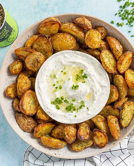 Gebackene Kartoffeln mit Kräuterquark