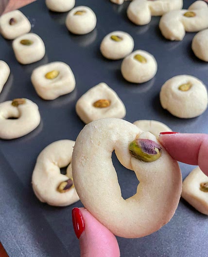 Ghoraybeh (butter cookies)
