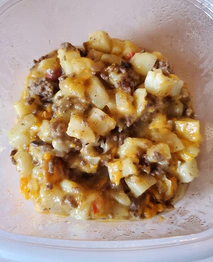 Cheesy potato and ground beef casserole 