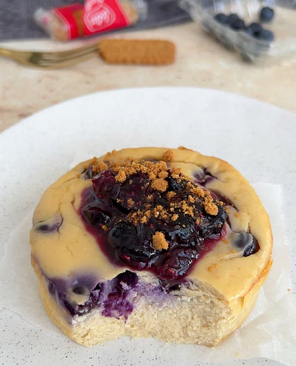 Baked blueberry cheesecake