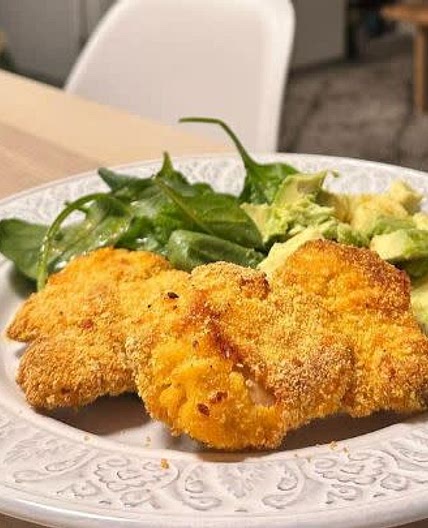 Contramuslo de pollo rebozado  + ensalada