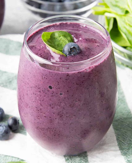 Spinach and berry smoothie