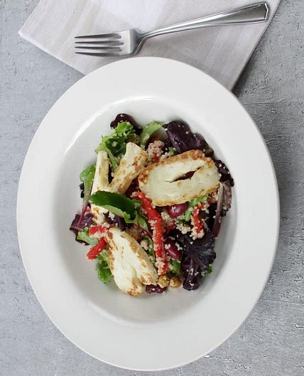 Kidney beans and chickpea halloumi salad