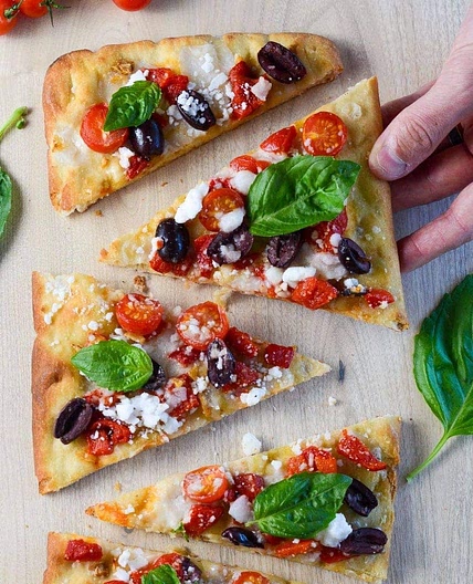 Easy Vegan Flatbread Pizza