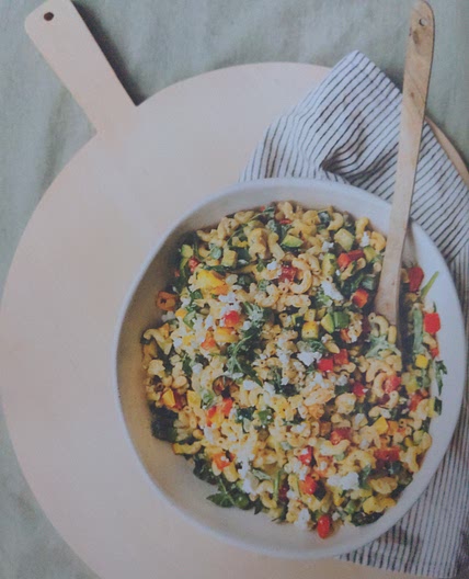 Salade de macaronis aux légumes grillés et au féta & sauce à la crème