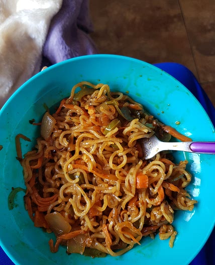 Curry carrot and bell pepper noodles