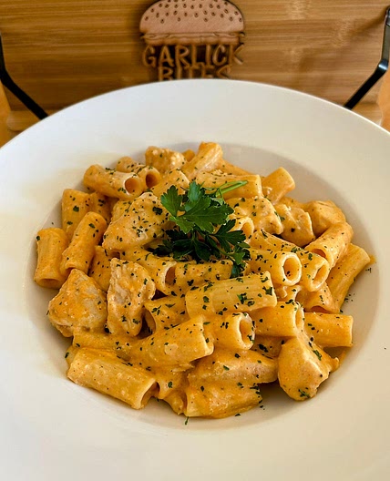 Creamy Garlic Chicken Rigatoni