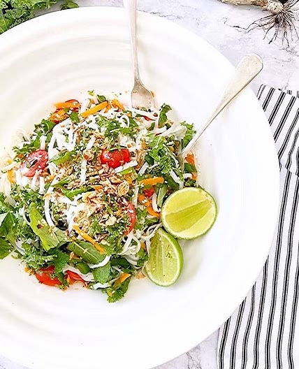 Kale, lime, mint, and ginger noodles