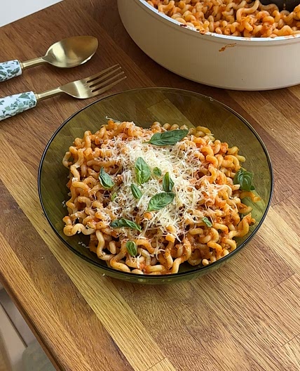 Viral Pomodoro Pasta Sauce with Curly Pasta (Fusilli Bol Buco)