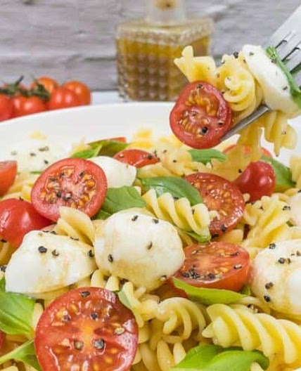 EASY CAPRESE PASTA SALAD
