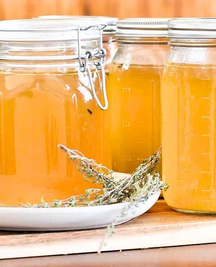 Slow Cooker Chicken Stock – Easy & Flavorful