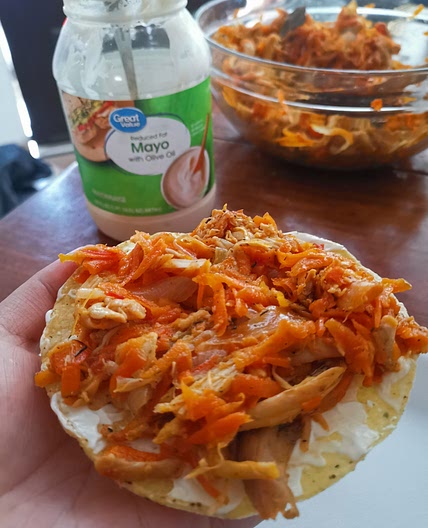Tostadas de zanahoria y pollo