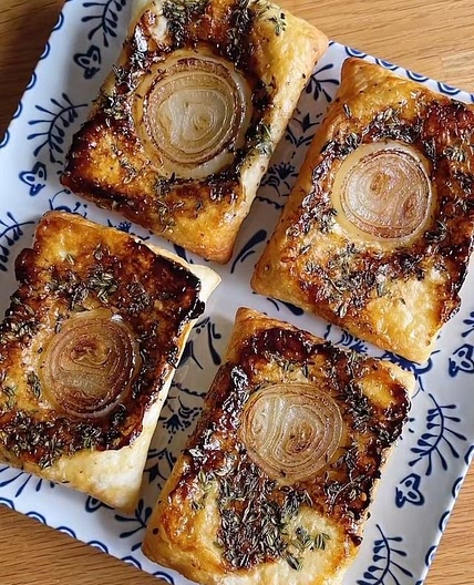 🧅🌿 Balsamic Thyme and Onion Savory Puff Pastries