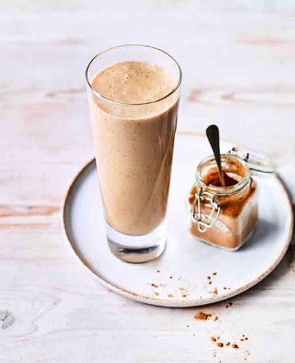 Banana, date and cinnamon smoothie