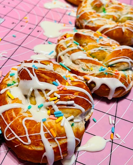 Confetti Cake Pretzels
