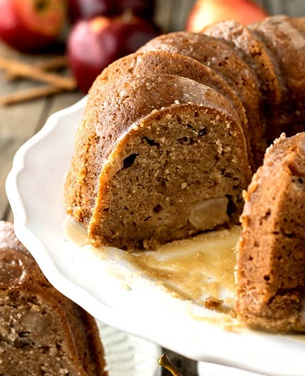 Mom's Apple Cake Delux