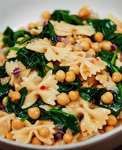 Chickpea & spinach pasta