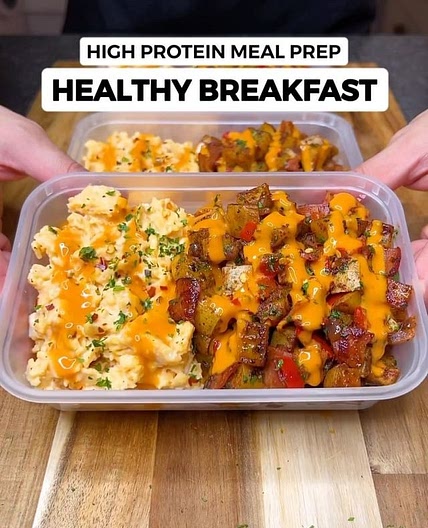 Healthy Breakfast: Scrambled eggs and breakfast potatoes