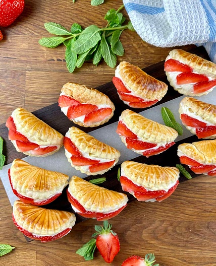  Strawberry Cream Puffs
