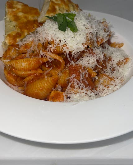 Chicken & Pepperoni Pasta in Garlic, Tomato Basil and Chilli 