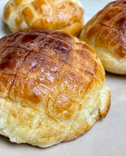Pinapple Custard Buns (Nai Wong Bao)