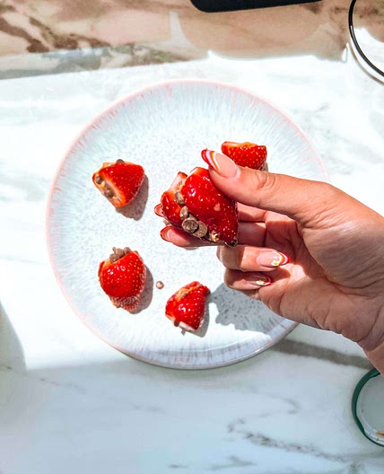 STRAWBERRY BITES
