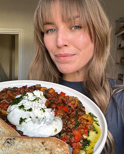 Vegan burrata con caponata