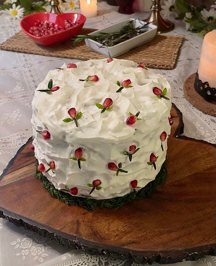 6” strawberry rose cake 🍓🖤