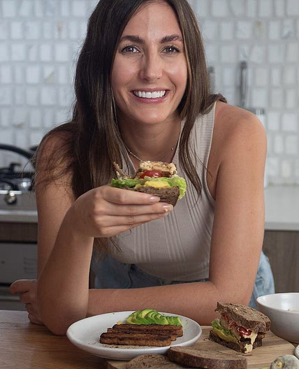 PLANT-BASED BLT SANDWICH WITH TEMPEH BACON