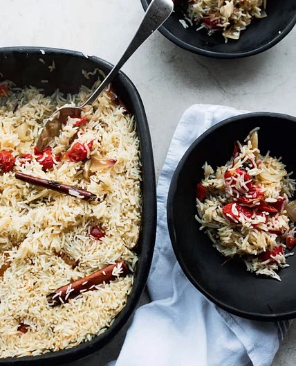 Baked rice with confit tomatoes and garlic 