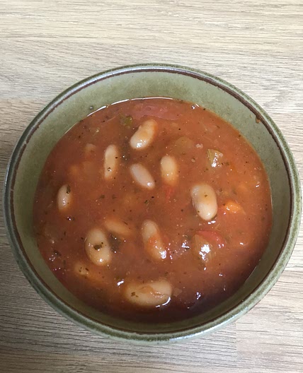 Chunky bean, tomato and kale hearty soup