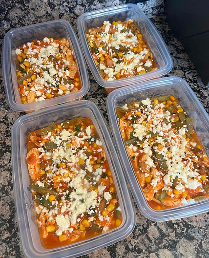 POLLO Y NOPALES EN SALSA ROJA 