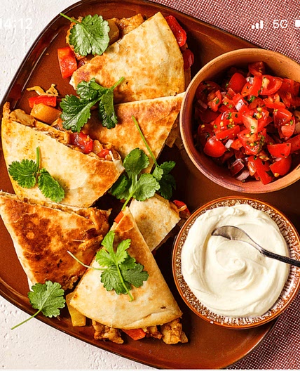 Quesadillas met verse tomatensalsa
