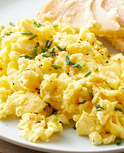 Creamy Cottage Cheese Scrambled Eggs