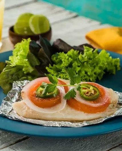 Pescado Empapelado a la Mexicana