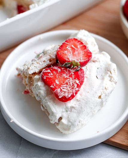 Kalorienarmes Erdbeer-Kokos Tiramisu