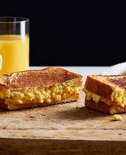 Scramble Eggs Breakfast Sandwich