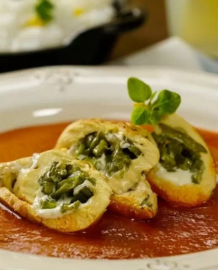 Pollo Relleno de Nopales