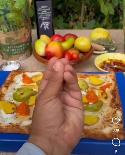 Pizza amore mit Ziegenkäse und Tomaten
