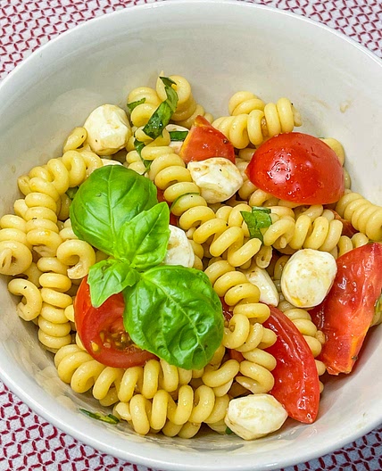 Caprese pasta salad 