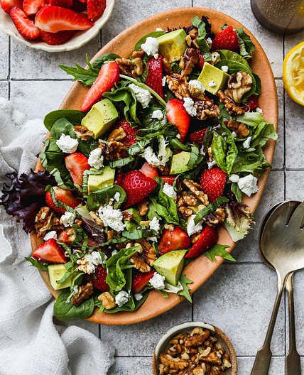 Strawberry Walnut Salad With Goat Cheese