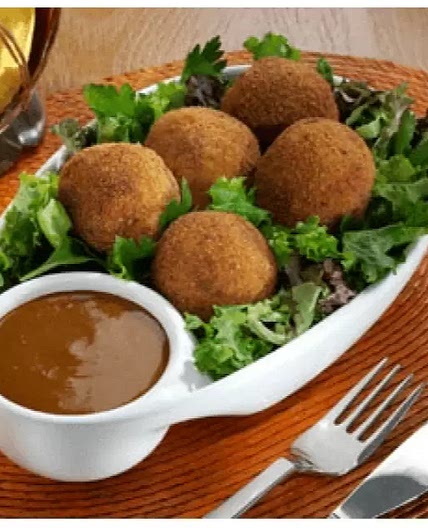 Croquetas de Atún con Salsa de Chipotle