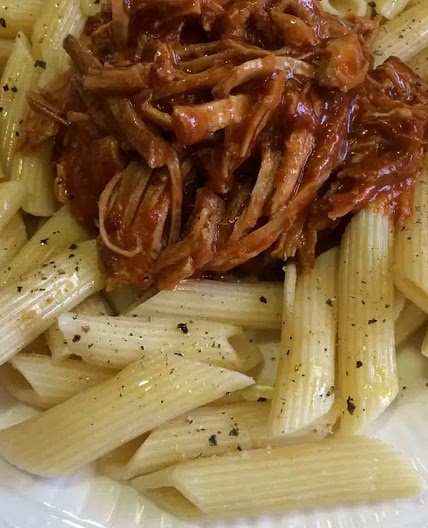 Pasta con Carne de Puerco en Salsa de Chipotle