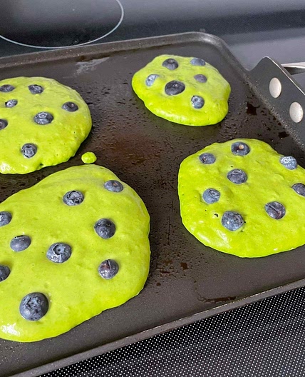 Green spinach pancakes