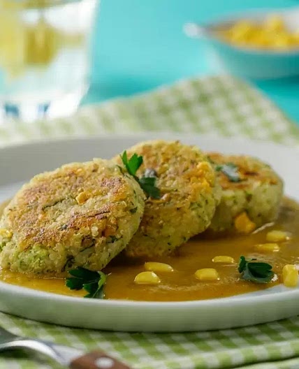 Tortitas de Quínoa y Calabaza en Salsa Verde